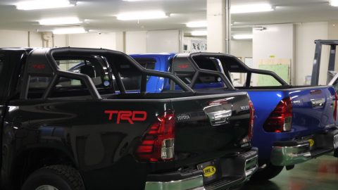 ハイラックス　荷台ベッドライナー塗装　TRDスポーツバー付き　青、黒